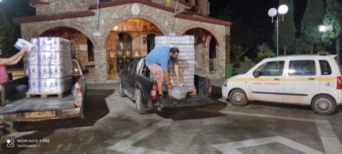 Δωρεάν διανομή νερού από το Δήμο Τυρνάβου στους κατοίκους του Αργυροπουλίου