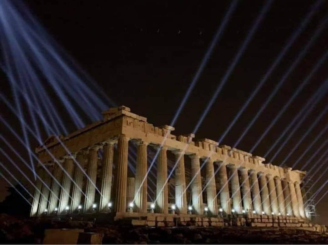 Δείτε εντυπωσιακές εικόνες και βίντεο από το νέο φωτισμός της Ακρόπολης