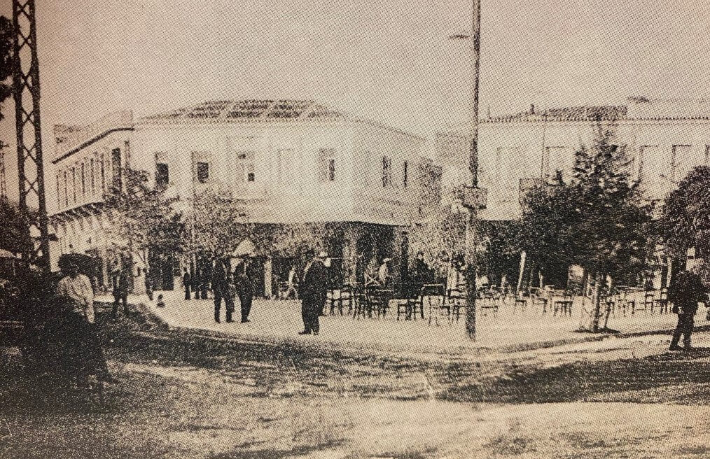 Η κεντρική πλατεία του Τυρνάβου, Φωτογραφία των πρώτων δεκαετιών του αιώνα. Φωτογρ. Αρχείο Αντ. Γαλερίδη