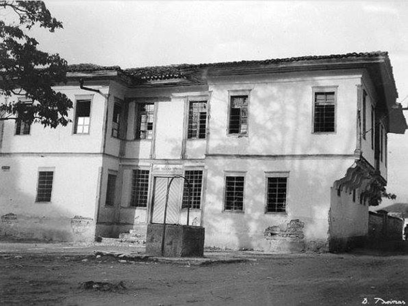 Το παλιό κτίριο που στέγαζε το 3ο Δημοτικό Σχολείο Τυρνάβου