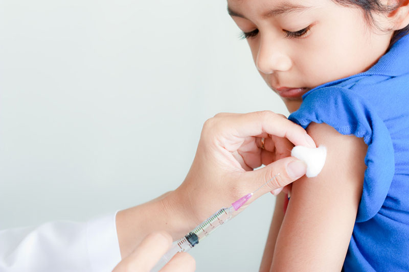 Εμβόλιο κορονοϊού: Τι ισχύει με τους εμβολιασμούς στα παιδιά