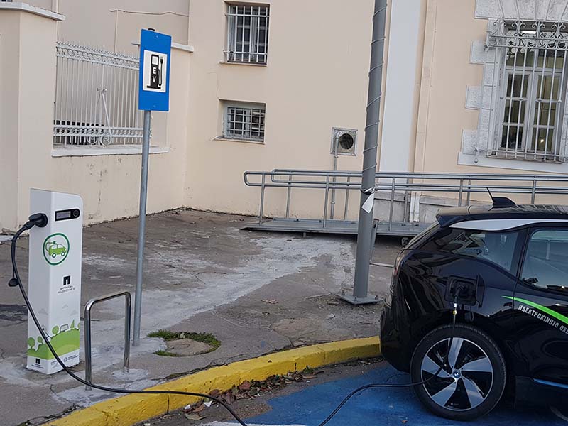 Επιδότηση 3.500 ευρώ για μετατροπή αυτοκινήτου σε ηλεκτρικό προσφέρουν στην Ιταλία