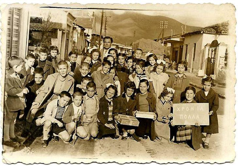 Παραμονή Χριστουγέννων του 1955 και η τάξη του Δημοτικού σχολείου Τυρνάβου