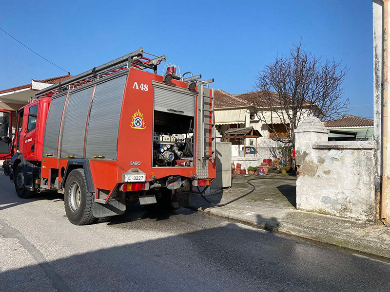Αποκλειστικό: Φωτιά σε σπίτι στον Τύρναβο άμεση επέμβαση της Πυροσβεστικής