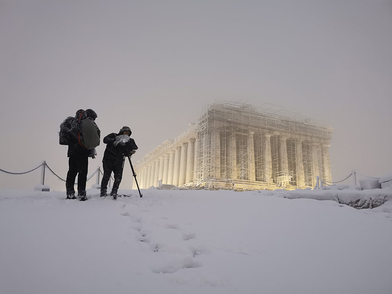 Μια εκπληκτική φωτογραφία και ένα εντυπωσιακό βίντεο, από τη χιονισμένη Ακρόπολη