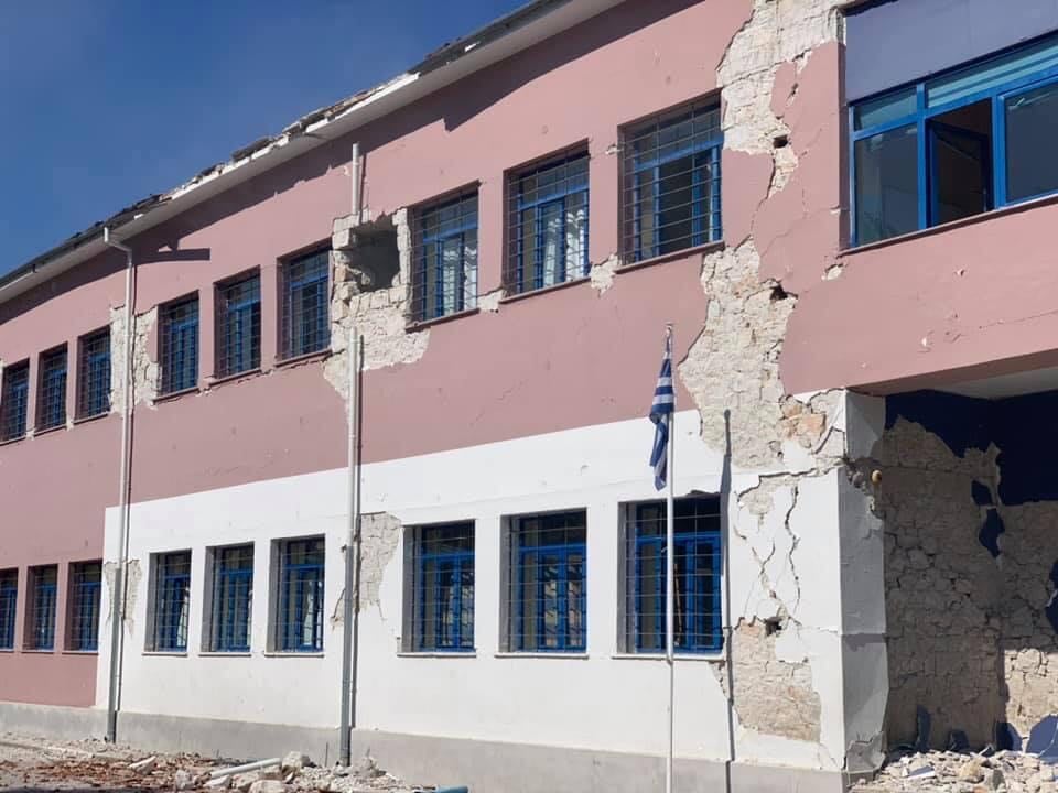 H ομάδα της ΕΜΑΚ εισήρθε στο εσωτερικό του σχολείου στο Δαμάσι, δείτε εικόνες που προκαλούν δέος…