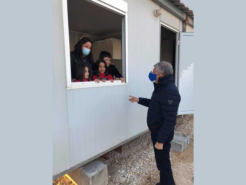 Περιφέρεια Θεσσαλίας: Εγκαταστάθηκαν οικογένειες σε οικίσκους στο Βλαχογιάννι, αύριο στο Μεσοχώρι και τις επόμενες ημέρες στο Δαμάσι