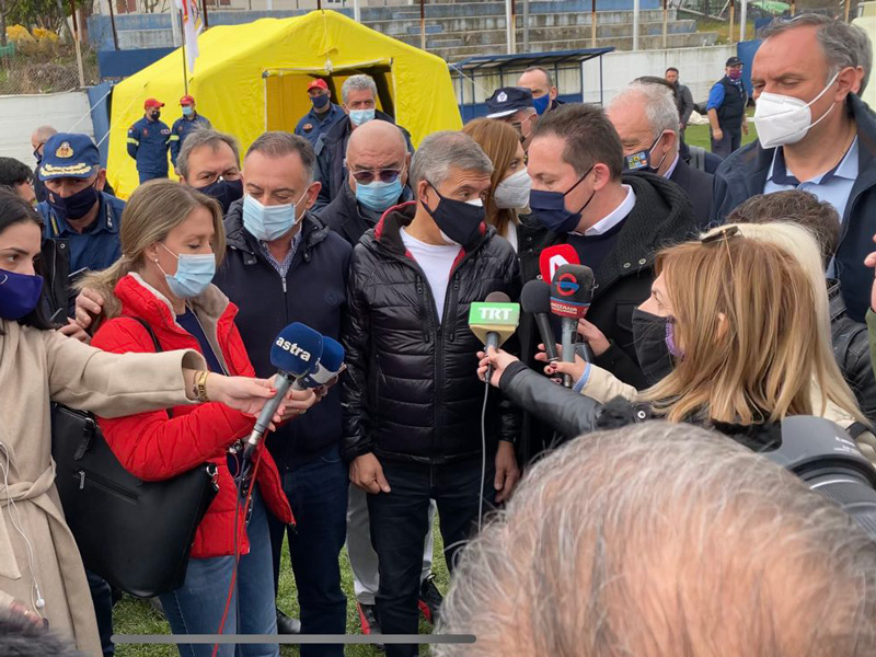 Στέλιος Πέτσας: Πέντε εκατ. ευρώ για αποκατάσταση ζημιών από τους σεισμούς στη Θεσσαλία