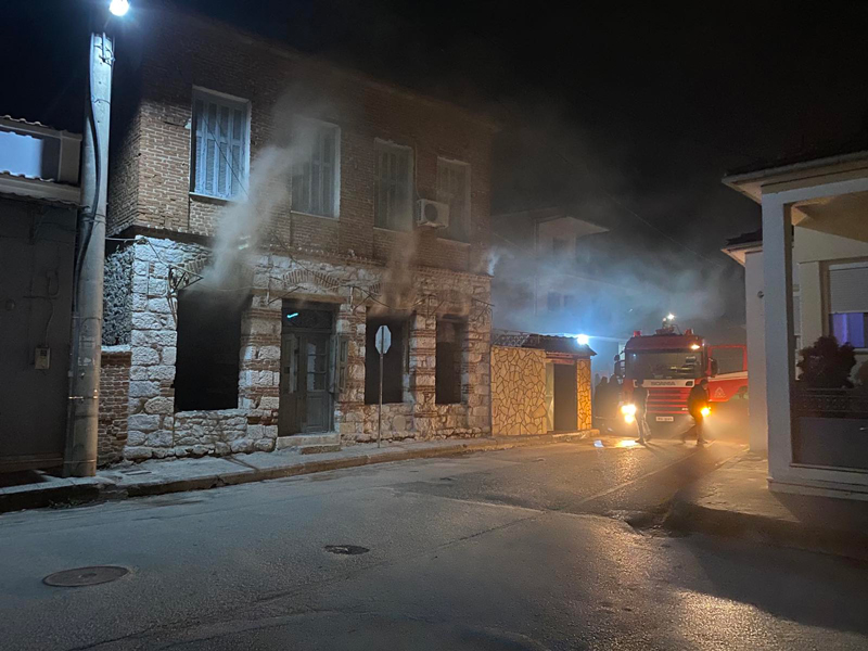 Αποκλειστικό : Φωτιά σε σπίτι στην συνοικία καραβάκι στον Τύρναβο