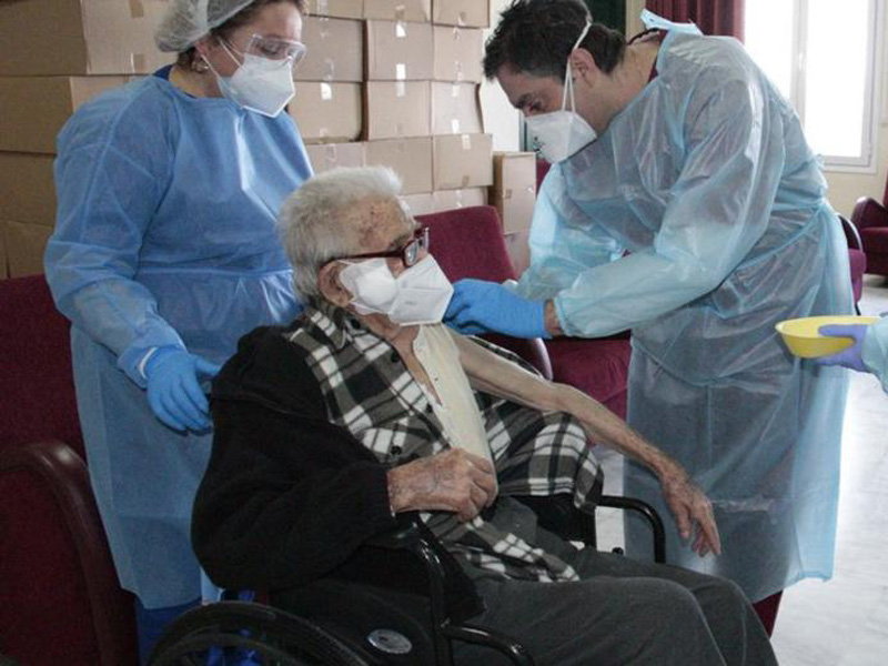 Ο θάνατος που ξύπνησε τους αρνητές στο γηροκομείο του Βόλου και τρέχουν να εμβολιαστούν