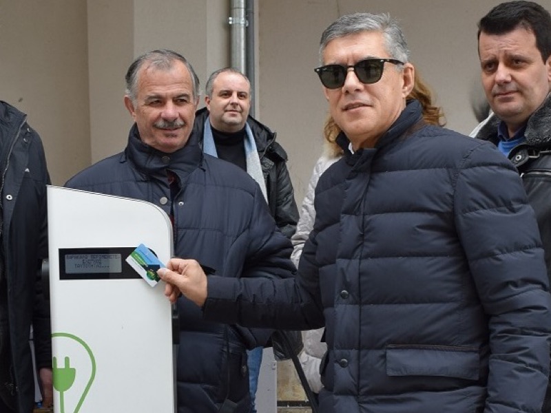Νέους σταθμούς φόρτισης ηλεκτρικών οχημάτων εγκαθιστά η Περιφέρεια Θεσσαλίας
