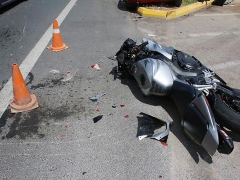 Τραγικό τροχαίο δυστύχημα με μηχανή στη Λάρισα, νεκρός πατέρας και γιος