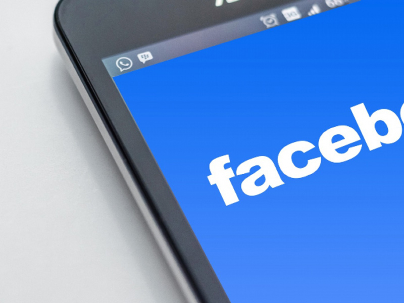 “Έπεσε” το Facebook – Προβλήματα και στο Instagram
