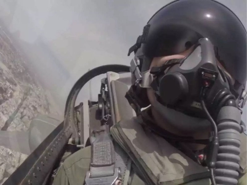 Το μήνυμα του πιλότου F-16: Η μεγαλοσύνη των λαών μετριέται με το αίμα