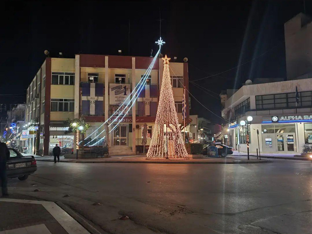 Χριστουγεννιάτικη μουσική έβαλε ο Δήμος Τυρνάβου (βίντεο)