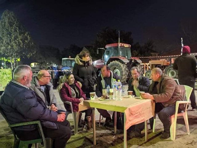 Στο μπλόκο των αγροτών στα Δελέρια ο επικεφαλής Αμάρι Σάμερ με την δημοτική παράταξη «Η Πόλη που Θέλουμε»