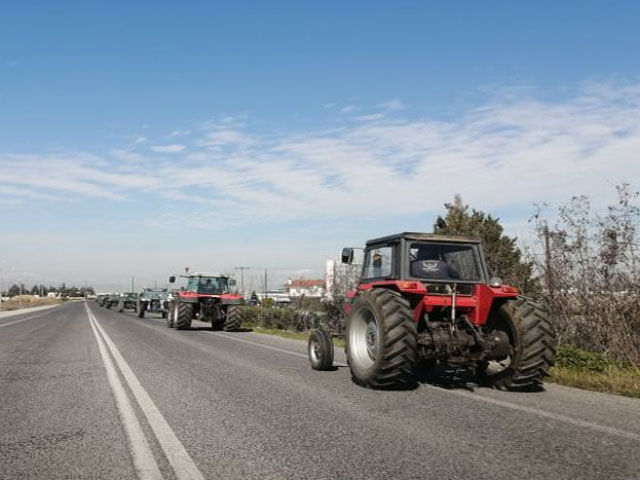 Θεσσαλία: Αποφασισμένοι οι αγρότες βγάζουν τα τρακτέρ και τα αγροτικά μηχανήματα στους δρόμους