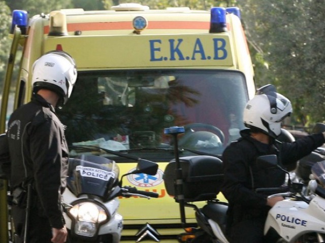 Σοκ: Άρπαξαν βρέφος από ασθενοφόρο για να μην μεταφερθεί σε νοσοκομείο της Λάρισας