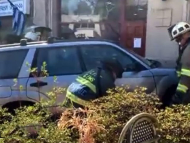 SUV μπούκαρε σε ελληνικό εστιατόρια στην Αμερική – Δύο νεκροί, εννέα τραυματίες
