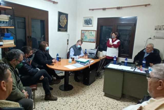 Αντιπροσωπεία στελεχών του ΚΚΕ, επισκέφθηκε το Ζάρκο Τρικάλων και συζήτησε με σεισμόπληκτους και τον πρόεδρο της κοινότητας