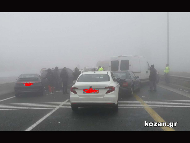 Καραμπόλα 50 οχημάτων στα διόδια Πολυμύλου, στο ρεύμα Βέροια προς Κοζάνη