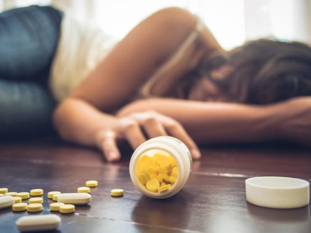 20χρονη στον Τύρναβο αποπειράθηκε να αυτοκτονήσει με χάπια