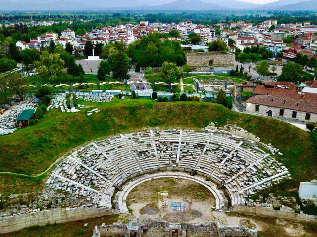 Εδώ μπορείτε να δείτε ζωντανά την εκδήλωση στο Αρχαίο Θέατρο Λάρισας