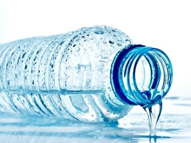 Θεσσαλία: Ορίστηκε ανώτατη τιμή πώλησης στο εμφιαλωμένο νερό