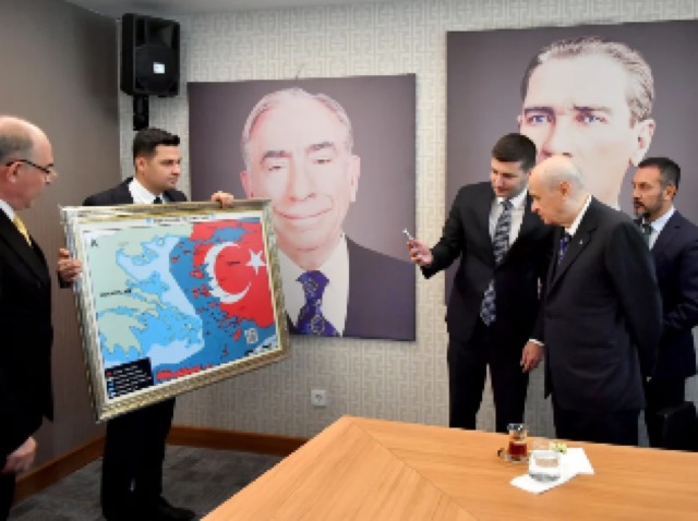Άμεση απάντηση στην Τουρκία για τον προκλητικό χάρτη που έλαβε ως δώρο ο Ντεβλέτ Μπαχτσελί