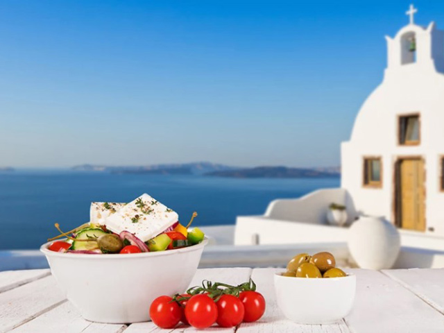 8 ελληνικές μέσα στη λίστα με τις 50 καλύτερες σαλάτες του κόσμου- 2ος στη λίστα ο ντάκος