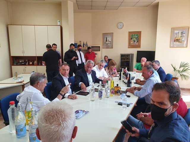 Ο Υπουργός Εσωτερικών Μάκης Βορίδης στον Οινοποιητικό Συνεταιρισμό Τυρνάβου (βίντεο)