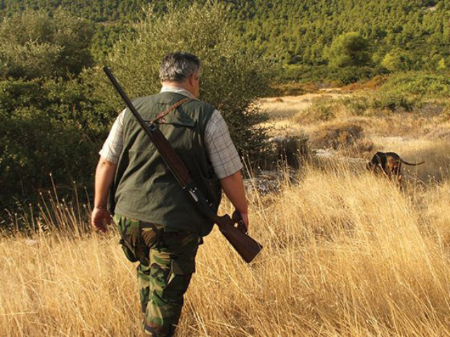 38χρονος κυνηγός γλίστρησε και εκπυρσοκρότησε το όπλο του