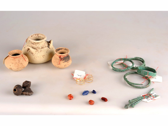 Ο π. αντιπρόεδρος της Βουλής Ν. Κατσαρός δώρισε αρχαία αντικείμενα στην Εφορεία Αρχαιοτήτων Λάρισας