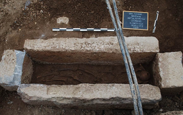 Δεκατέσσερις αρχαίοι τάφοι αποκαλύφθηκαν στα Φάρσαλα