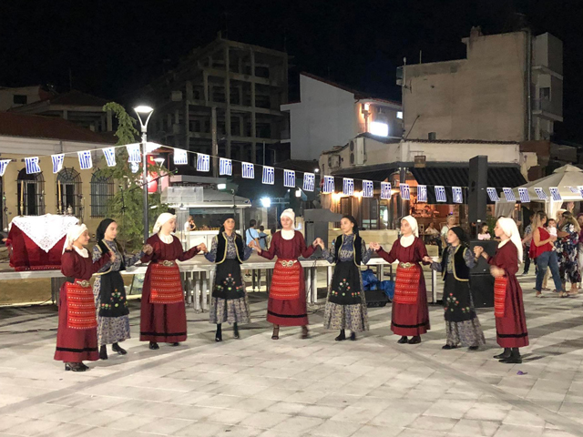 Το χορευτικό του Πολιτιστικού Συλλόγου Πλατανουλίων στην εκδήλωση απελευθέρωσης της πόλης του Τυρνάβου