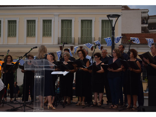 Η χορωδία του Φιλανθρωπικού και Πολιτιστικού Συλλόγου ”Η Αρωγή” στην εκδήλωση της απελευθέρωσης του Τυρνάβου
