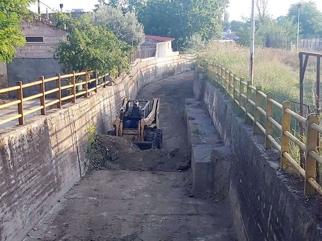 Μέτρα πρόληψης για το χειμώνα από το Δήμο Τυρνάβου – Καθαρίστηκε ο αύλακας στη Ροδιά