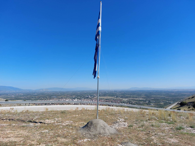 Ενισχύθηκε ο ιστός της Ελληνικής Σημαίας στο Λουσφάκι με χορηγία της εταιρίας Αφοί Κατσιοπέρη Ο.Ε