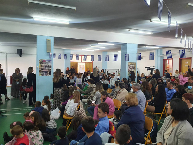 Η σχολική γιορτή για την επέτειο της 28ης Οκτωβρίου στο 1ο Δημοτικό Σχολείο Τυρνάβου