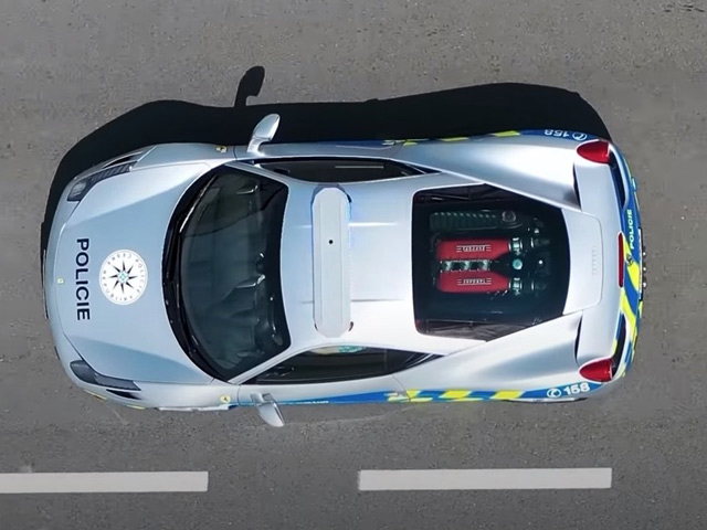 Τσέχικη αστυνομία: Με Ferrari 458 Italia στη μάχη του εγκλήματος