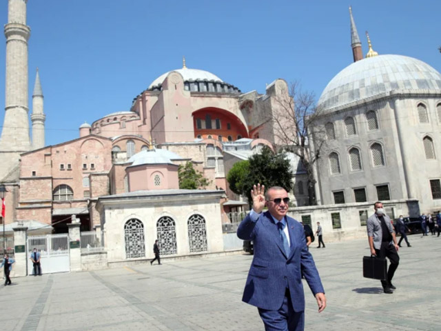 Παραλήρημα Ερντογάν: «Δεύτερη άλωση η μετατροπή της Αγιάς Σοφιάς σε τζαμί»