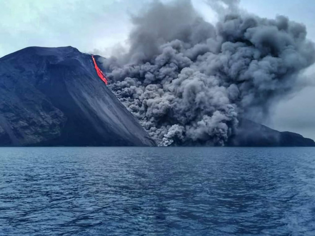 Ιταλία: Εξερράγη το ηφαίστειο Στρόμπολι