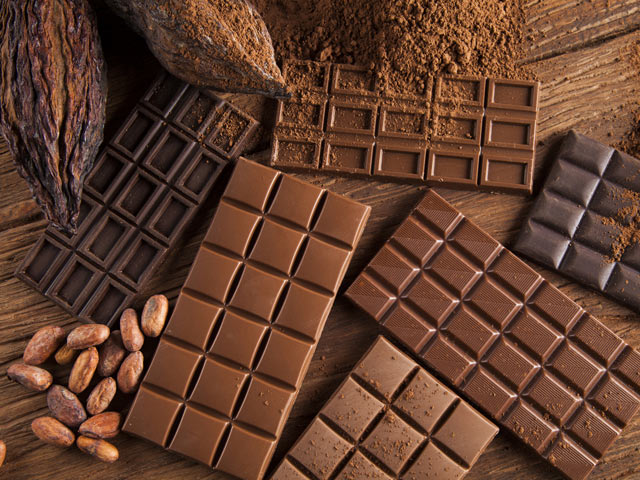 Σύμφωνα με επιστήμονα τροφίμων τρώτε τη σοκολάτα λάθος – Τι πρέπει να κάνετε