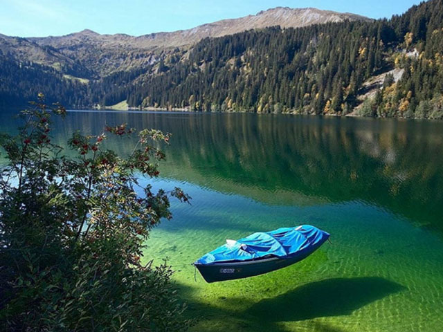 Η πιο διάφανη λίμνη στον κόσμο έχει ορατότητα έως και 80 μέτρα βάθος
