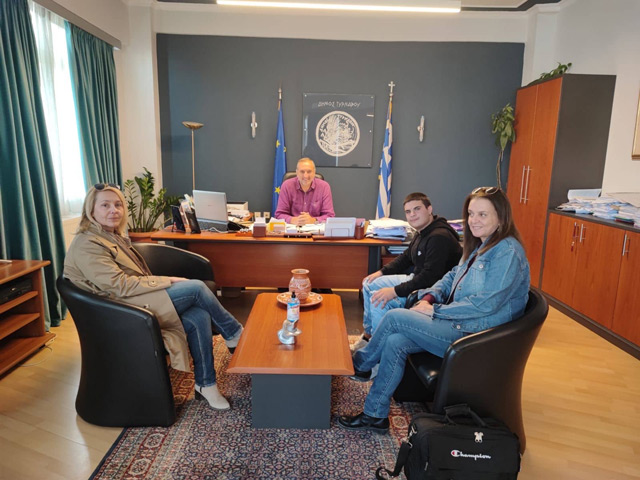 Συνάντηση του Δημάρχου Τυρνάβου με τον μαθητή-πρότυπο του ΕΠΑΛ Τυρνάβου