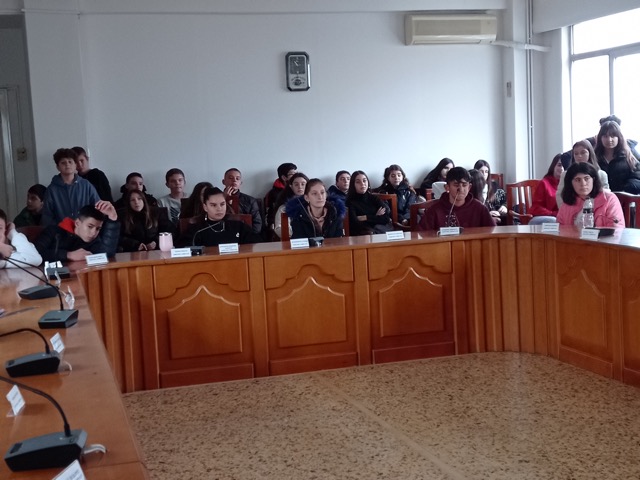 Η ομάδα «green school» του 2ου Γυμνασίου Τυρνάβου κατέθεσε ψήφισμα στο δημοτικό συμβούλιο