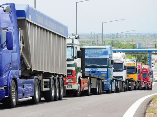 Απαγόρευση κυκλοφορίας φορτηγών άνω των 3,5 τόνων για τα Χριστούγεννα και την Πρωτοχρονιά