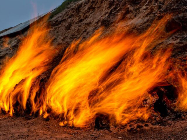 Η φωτιά που καίει 4.000 χρόνια και δεν σταμάτησε ποτέ