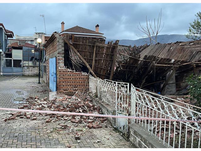 Εισαγγελική παρέμβαση για την αποθήκη που κατέρρευσε στον Τύρναβο
