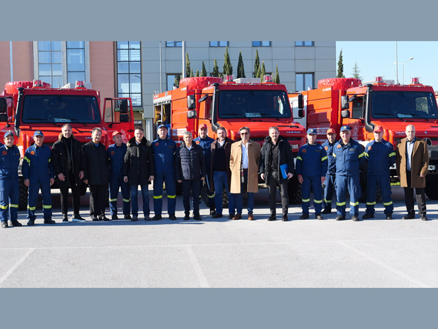 Είκοσι δύο νέα οχήματα από την Περιφέρεια Θεσσαλίας για τον στόλο της Πυροσβεστικής